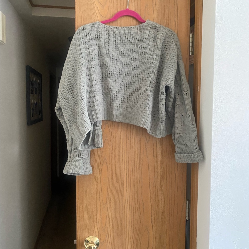 Chunky Gray Cable Knit Cropped Cardigan - Picture 3 of 3